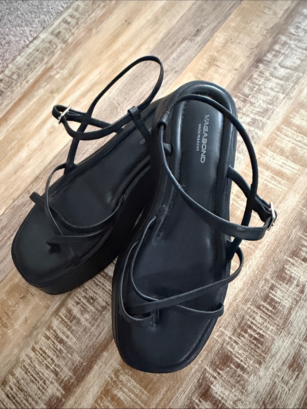 Vagabond crossover Platform Sandals